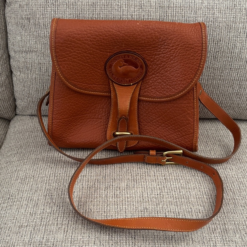 Vintage Like NEW Dooney & Bourke Saddle Pebbled Leather Crossbody Bag